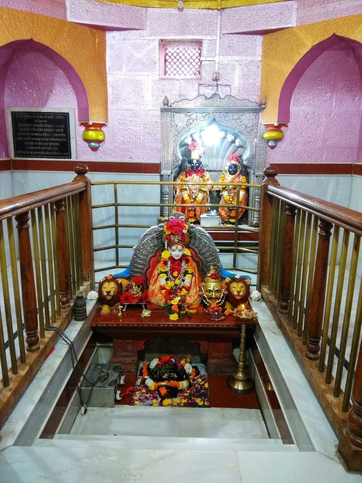 श्री संत ज्ञानेश्वर महाराज रेडा समाधी मंदिर - मुख्य गाभारा